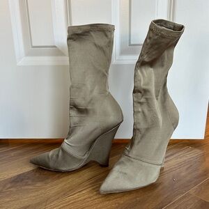 Womens Pointed Toe Wedge Sock Boots - Taupe